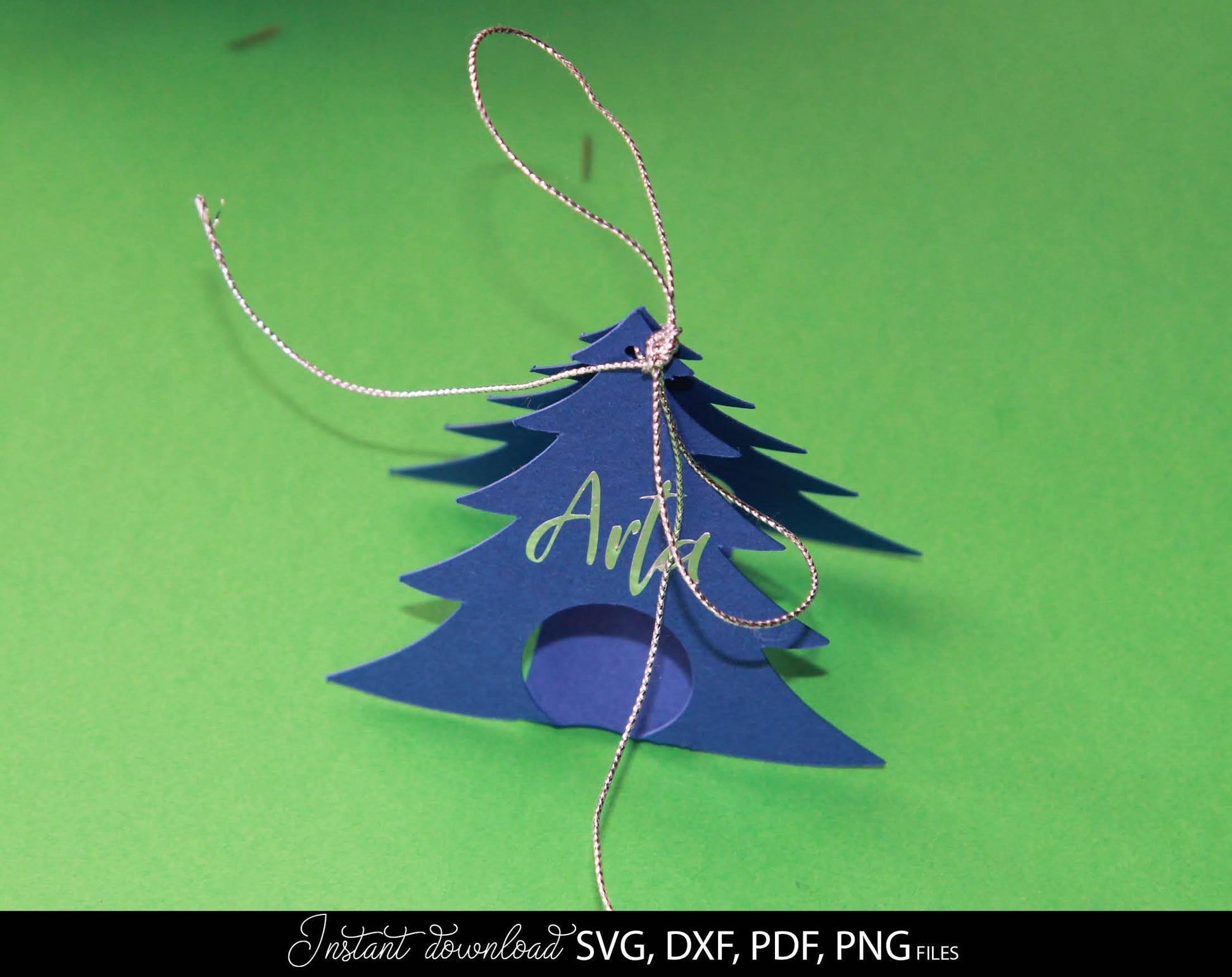 SVG- und DXF-Dateien eignen sich perfekt für Cricut-, Silhouette- und Laserschneidgeräte. Mit diesem Design lassen sich elegante Serviettenhalter erstellen, die Ihre Weihnachtstafel dekorieren und eine festliche Stimmung verbreiten.