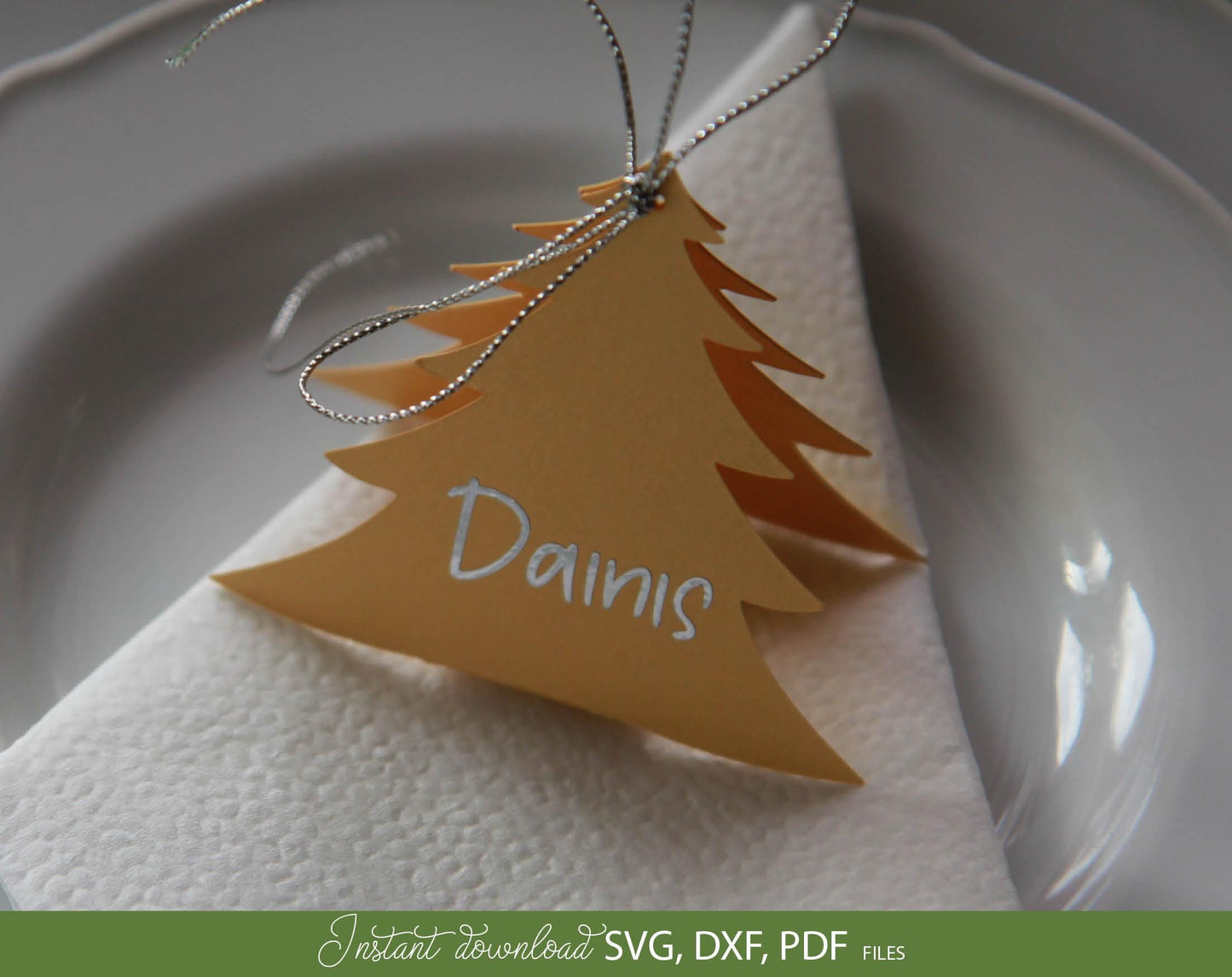 Weihnachtsbaum Tischkarte Weihnachtskarte for Your Christmas table. SVG DXF PDF filesincluded. Compatible with Cricut, Silhouette or other cutting machine. Buy now for a good price and enjoy!