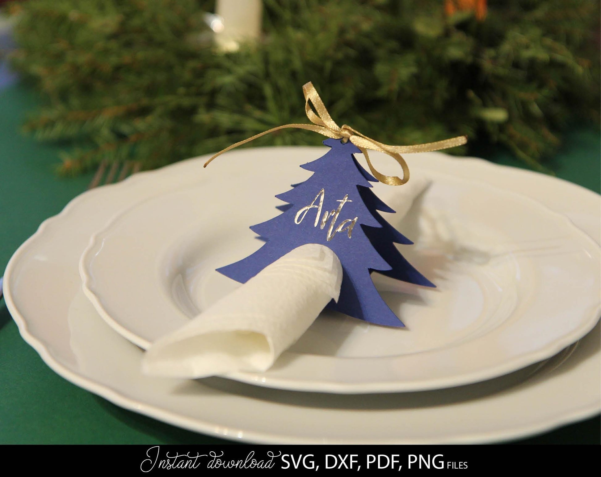 SVG- und DXF-Dateien eignen sich perfekt für Cricut-, Silhouette- und Laserschneidgeräte. Mit diesem Design lassen sich elegante Serviettenhalter erstellen, die Ihre Weihnachtstafel dekorieren und eine festliche Stimmung verbreiten.