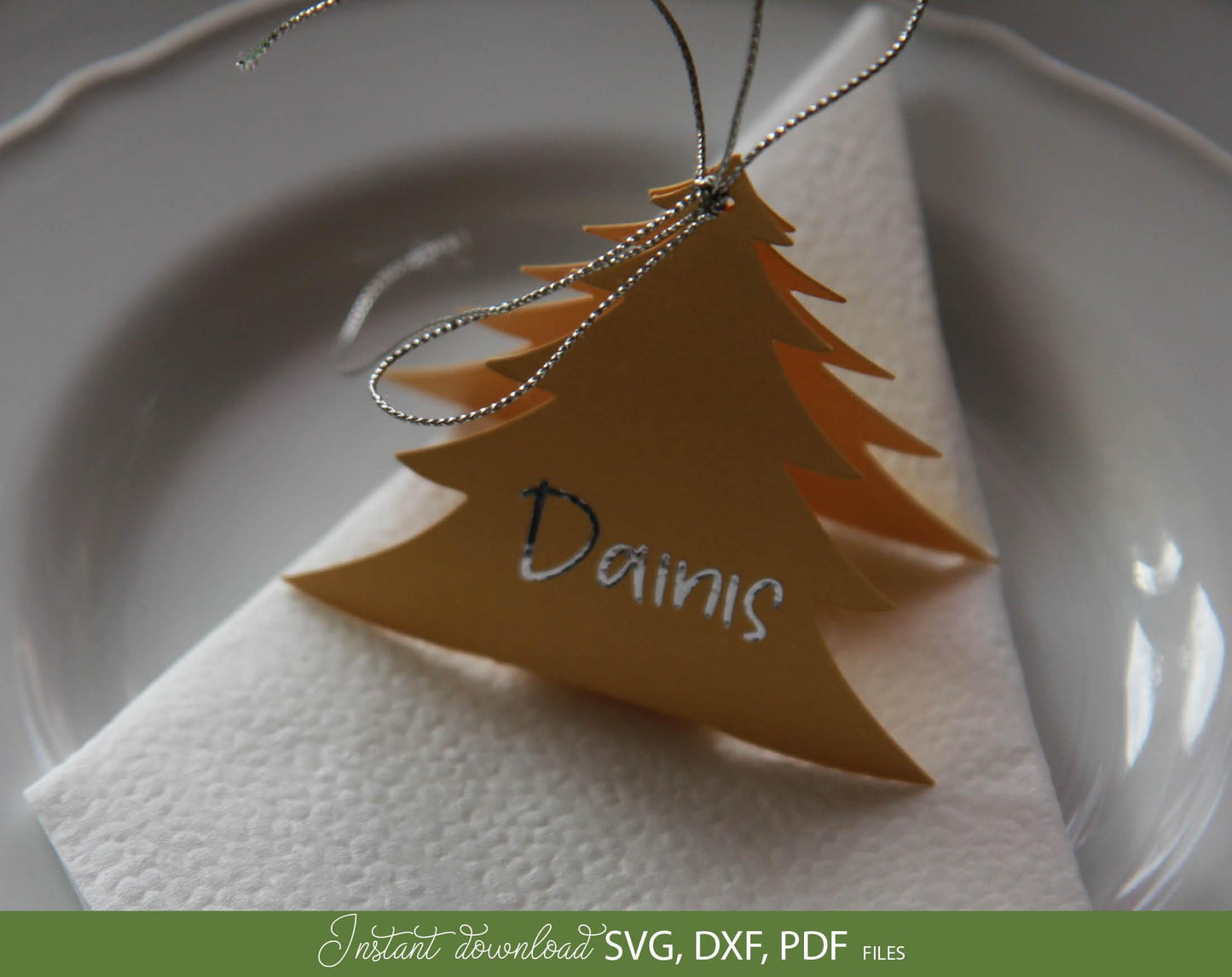 Weihnachtsbaum Tischkarte Weihnachtskarte for Your Christmas table. SVG DXF PDF filesincluded. Compatible with Cricut, Silhouette or other cutting machine. Buy now for a good price and enjoy!